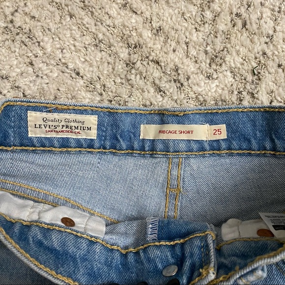 LEVIS | ribcage light wash denim shorts - Picture 3 of 5